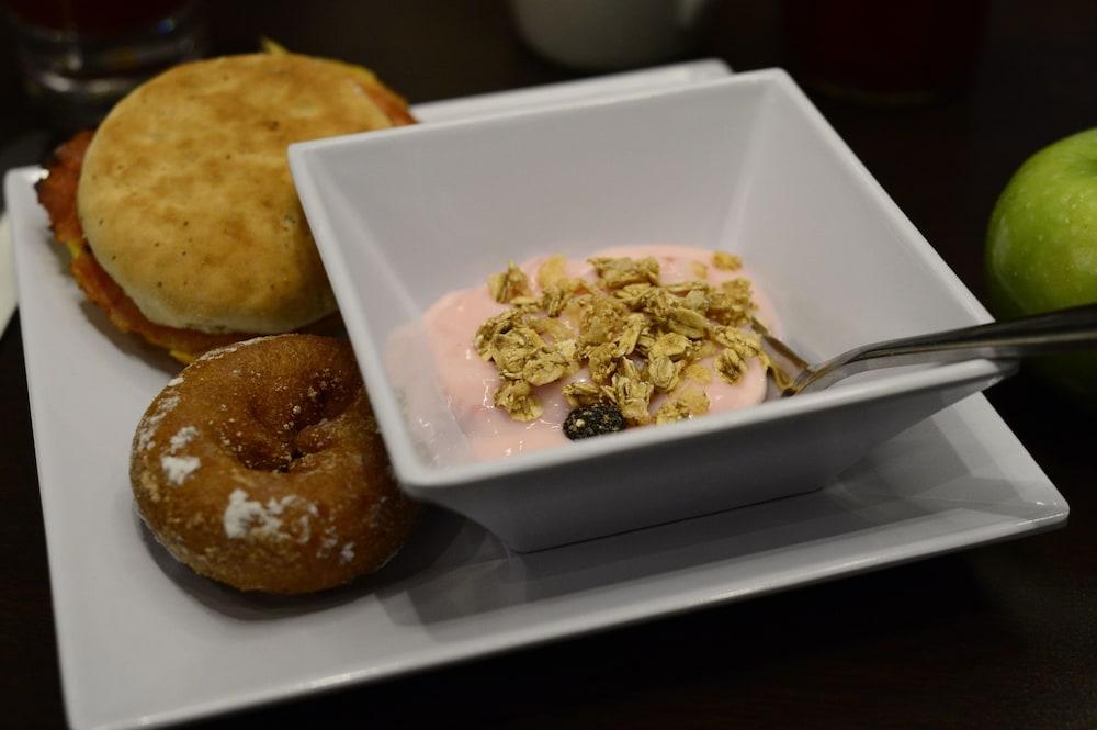 Hyatt Place Indianapolis Airport Εξωτερικό φωτογραφία