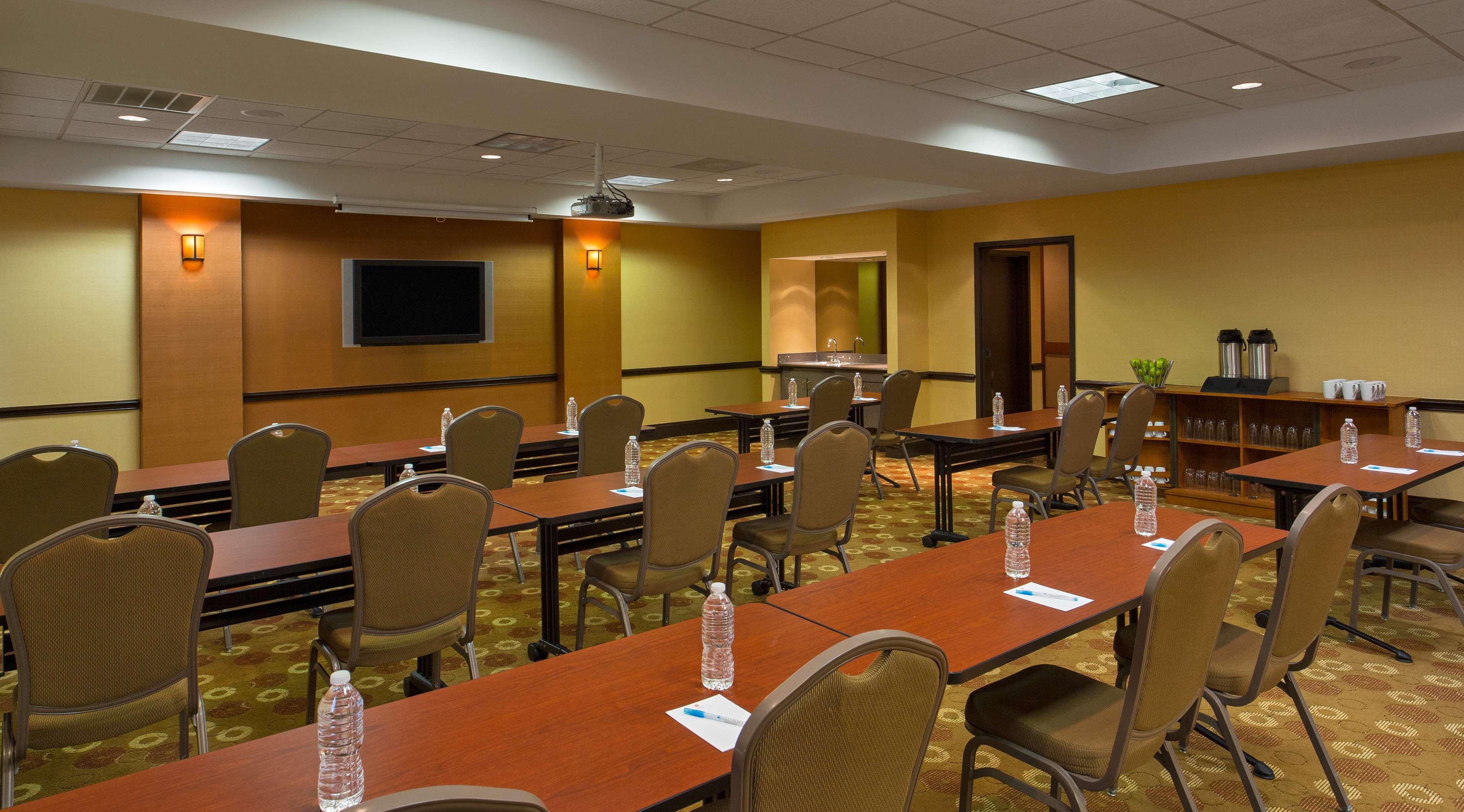 Hyatt Place Indianapolis Airport Εξωτερικό φωτογραφία